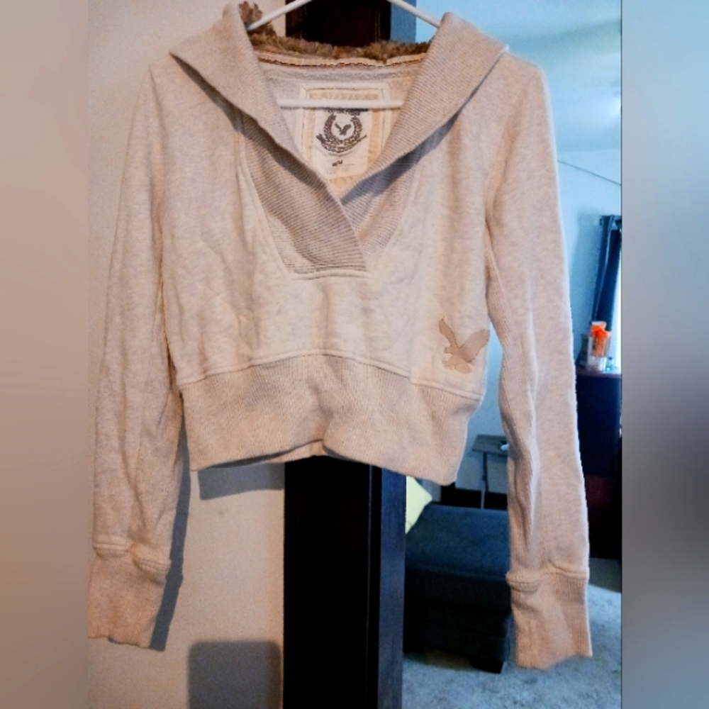 American Eagle Outfitters beige cropped hoodie, size M